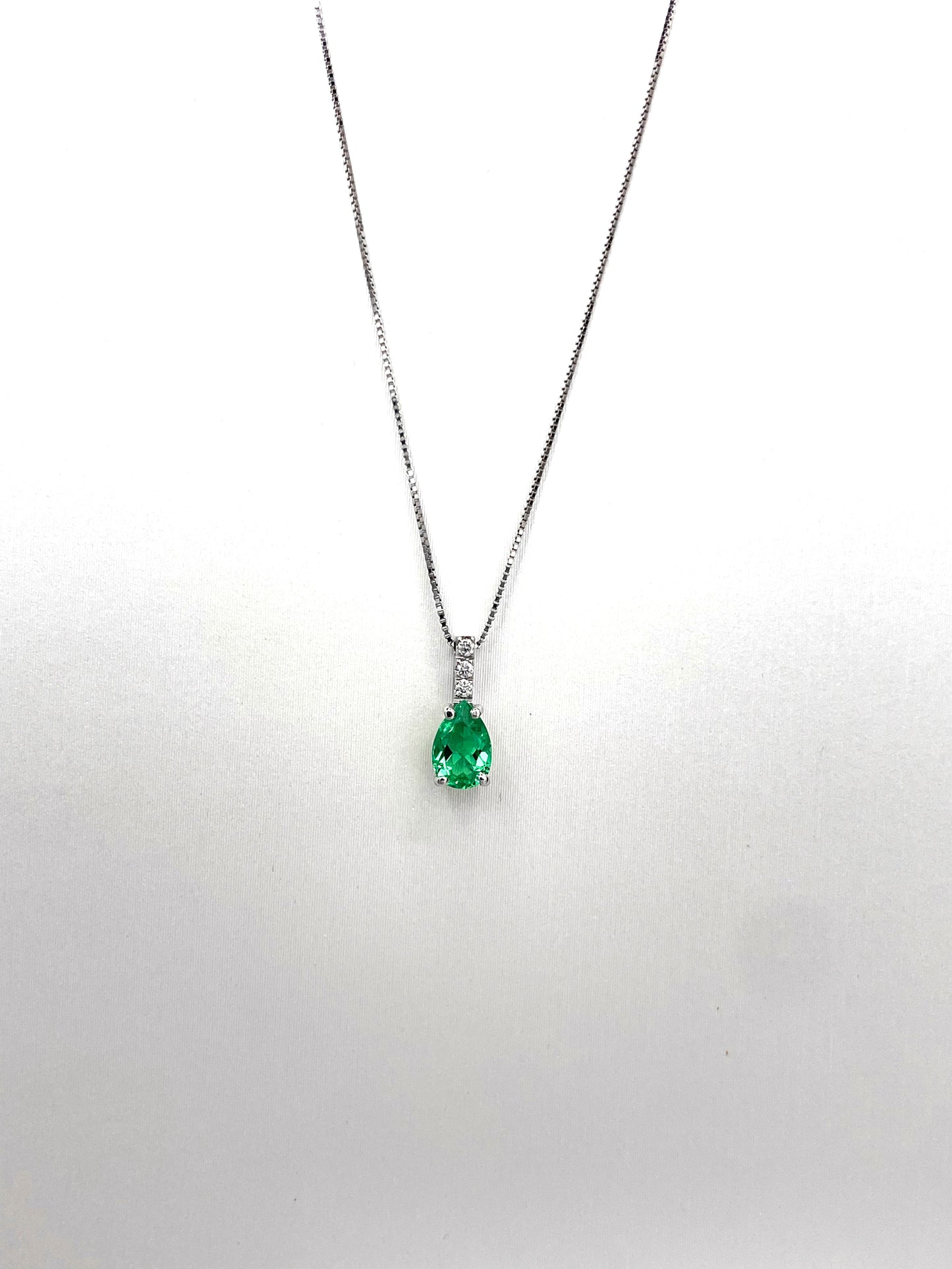 Pendente Goccia io Oro Bianco con Smeraldo e Diamanti