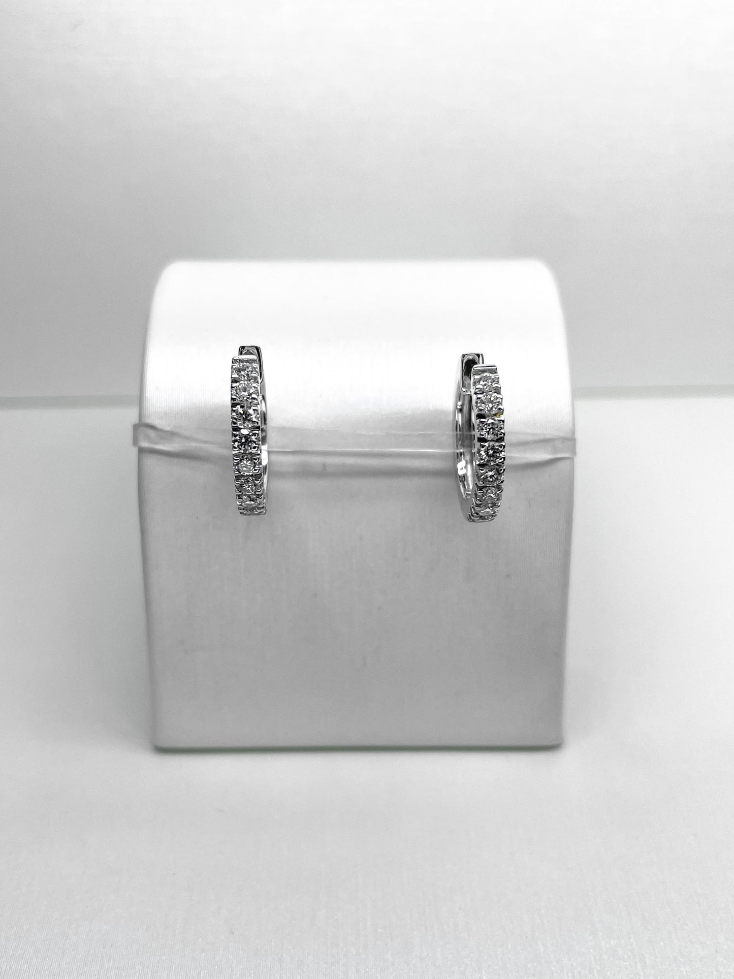 Orecchini a Cerchio in Oro Bianco con Diamanti Naturali