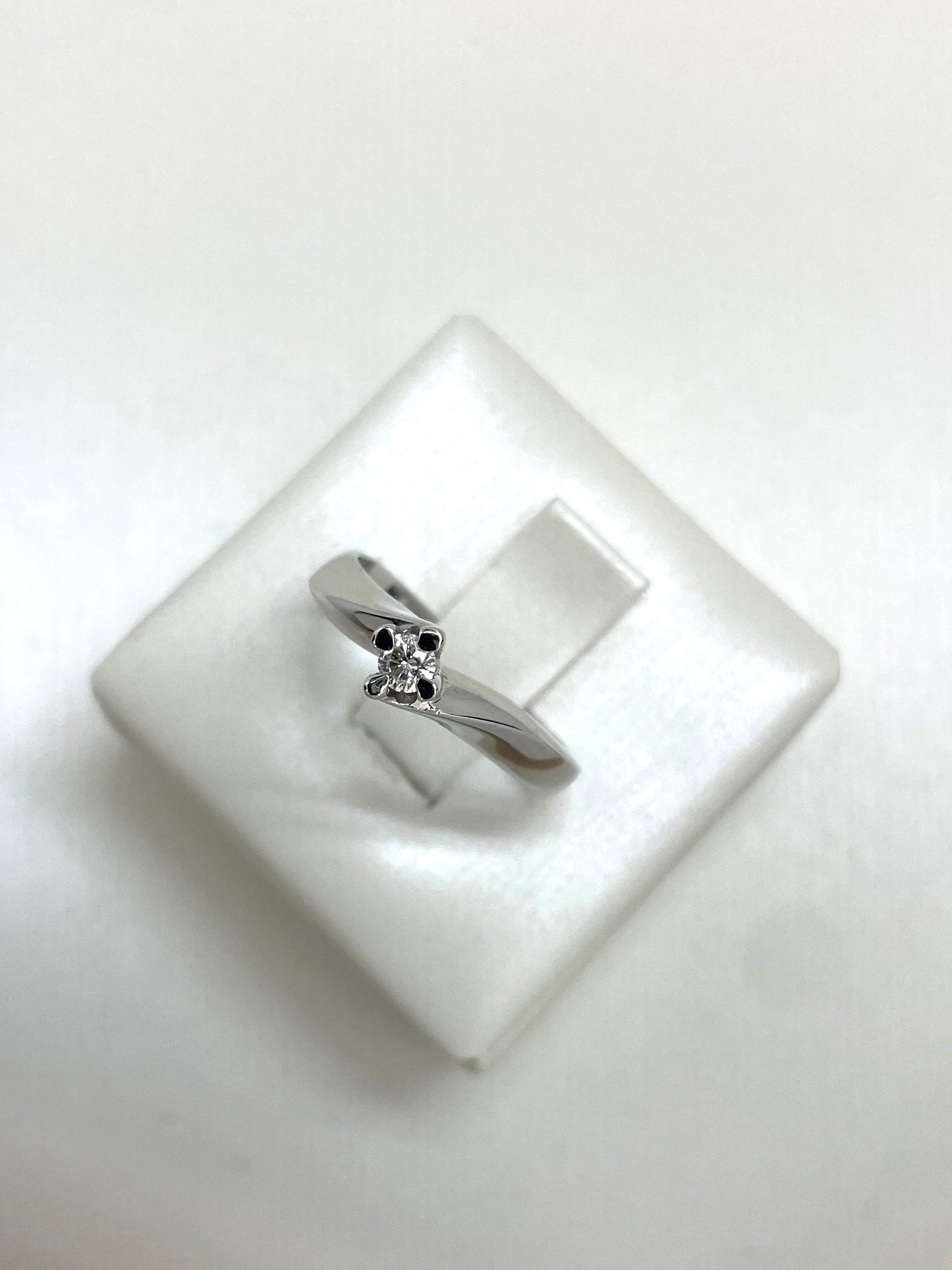 Anello Valentino Oro e Diamanti 0.12 ct