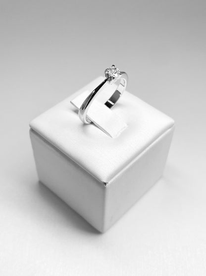 Anello Solitario Oro e Diamanti 0,15 ct