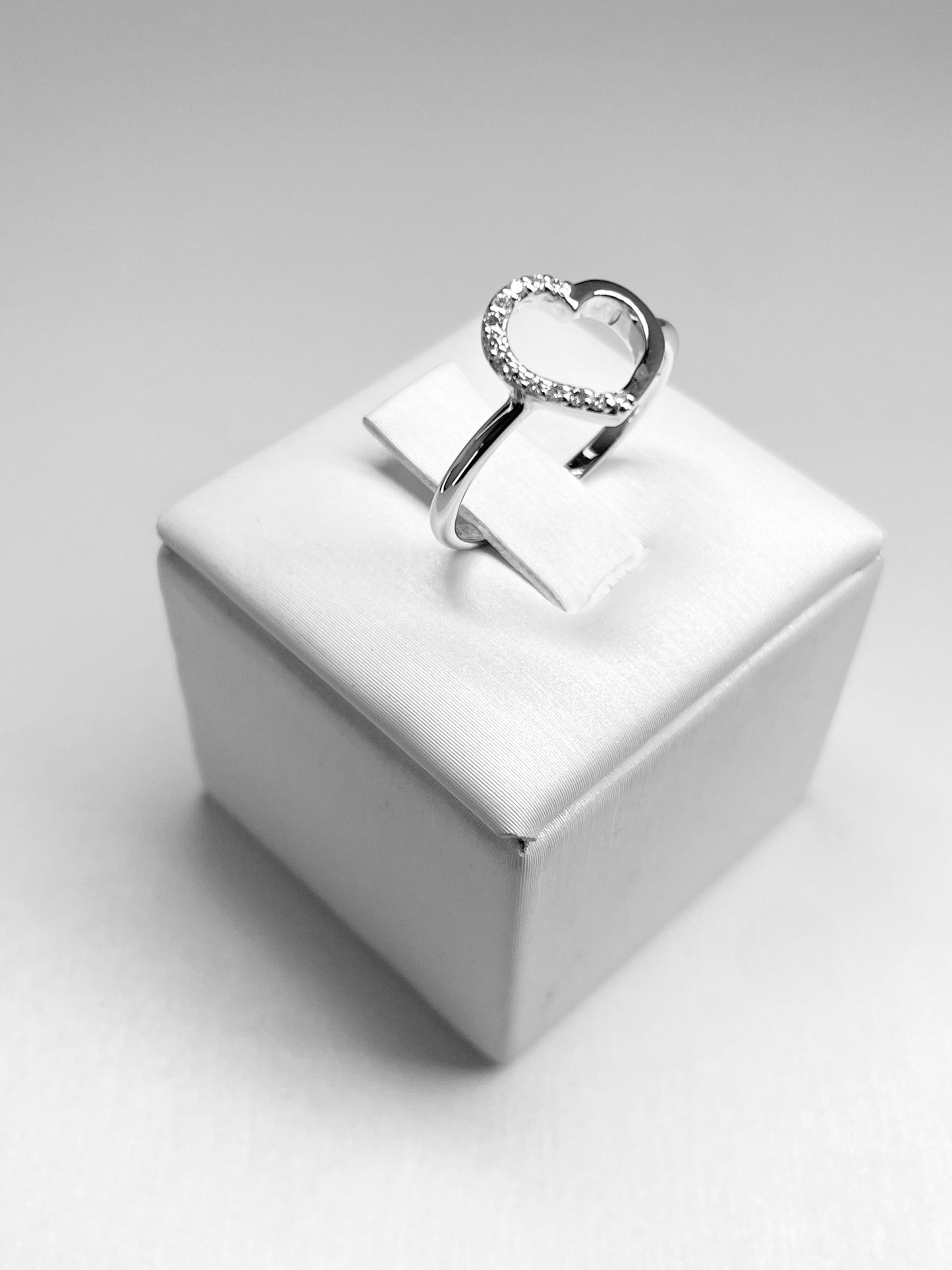 Anello a Cuore con Diamanti