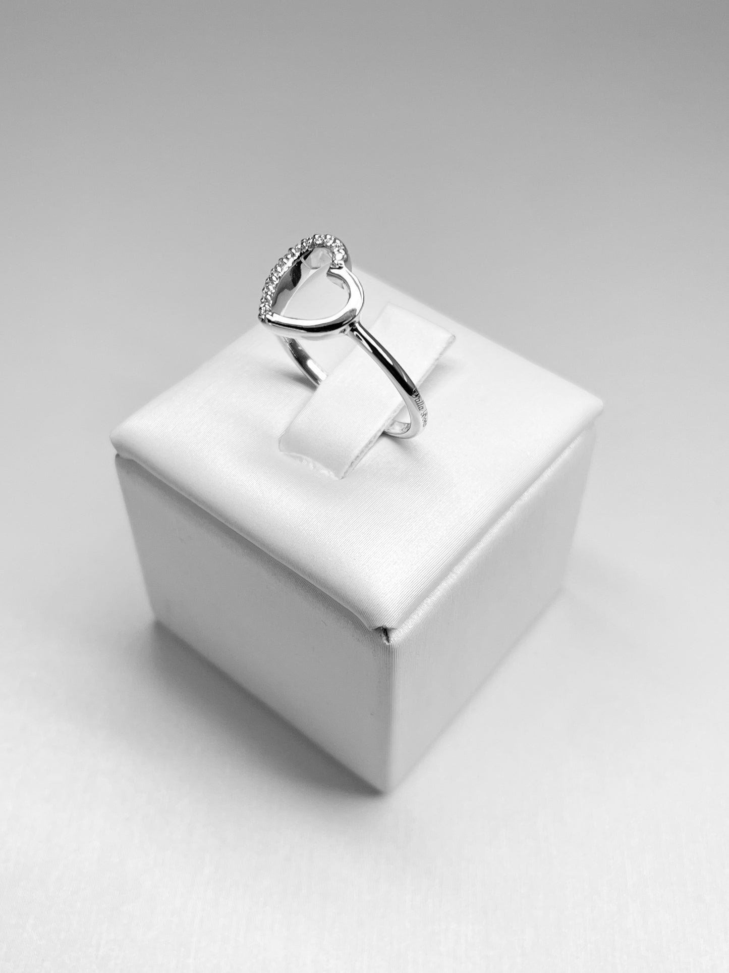 Anello a Cuore con Diamanti