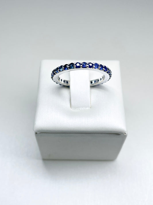 Anello Eternity con Zaffiri