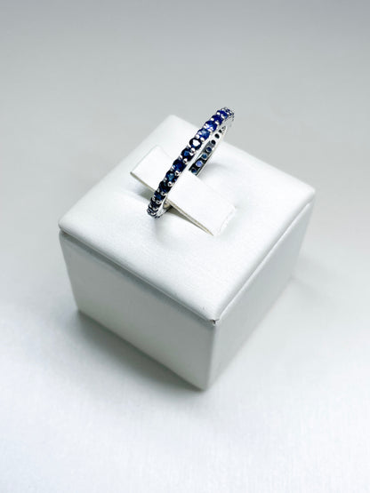 Anello Eternity con Zaffiri