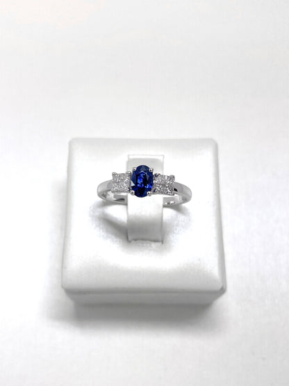 Anello Trilogy in Oro Bianco con Zaffiro e Diamanti