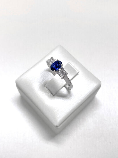 Anello Trilogy in Oro Bianco con Zaffiro e Diamanti