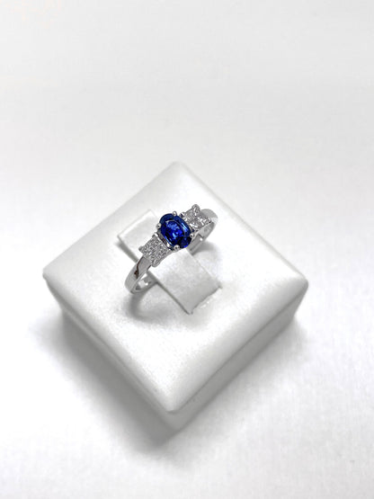 Anello Trilogy in Oro Bianco con Zaffiro e Diamanti