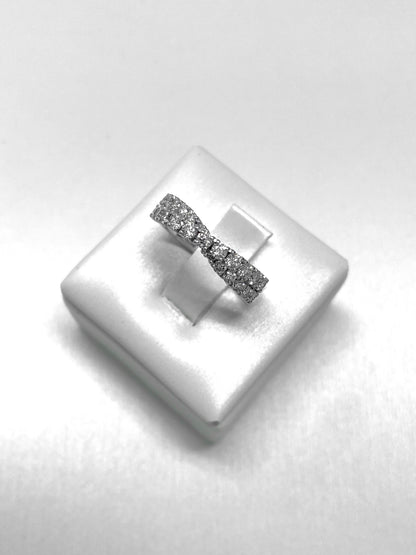 Anello Fascia in Oro Bianco con Diamanti