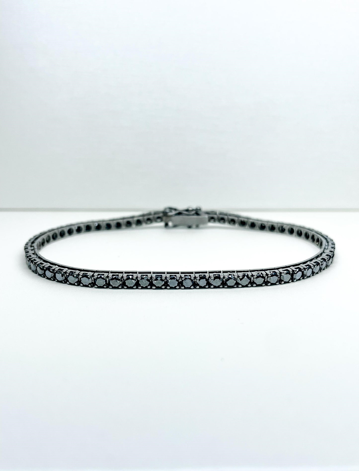 Bracciale Tennis in Oro Fumè con Diamanti Neri naturali