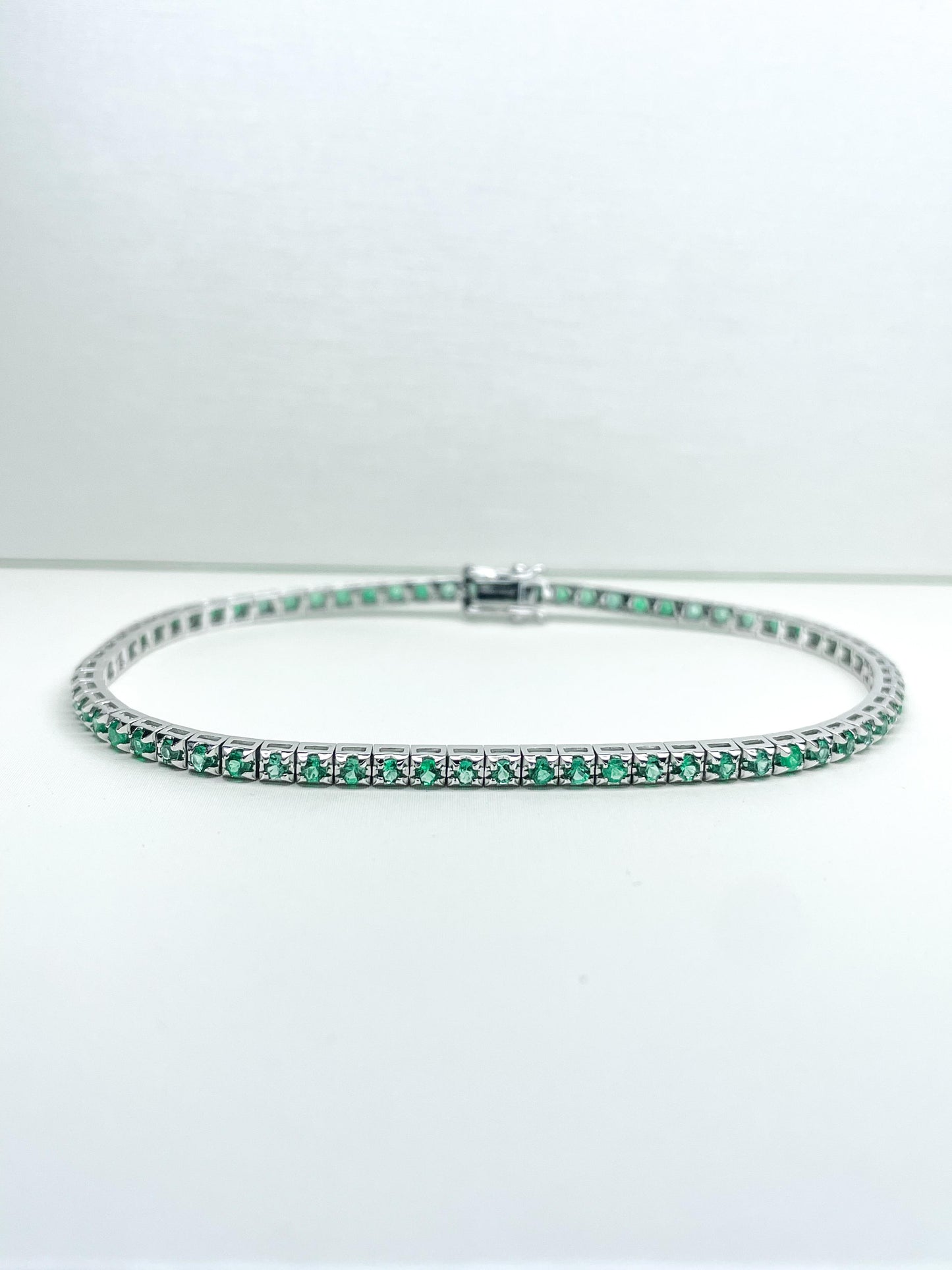 Bracciale Tennis in Oro bianco e Smeraldi