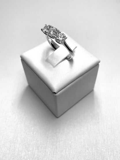 Trilogy in Oro Bianco e Diamanti 1.61 ct