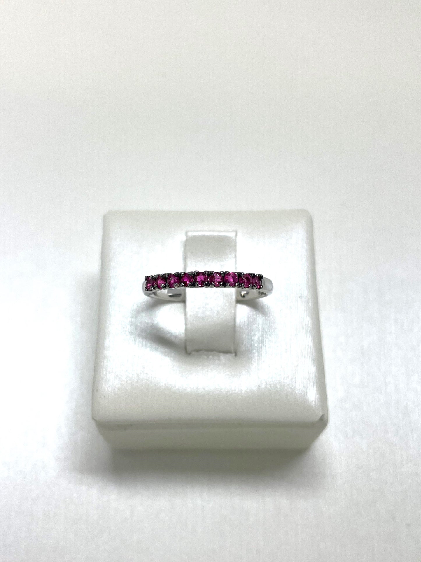 Anello Riviere oro Bianco e Rubini