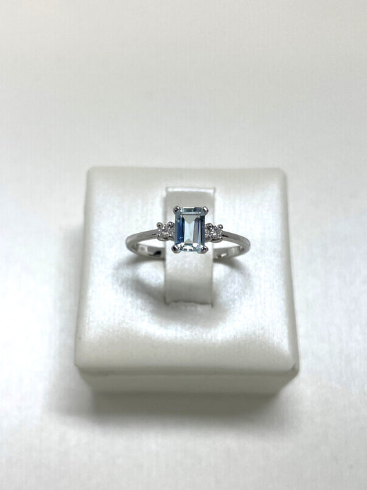 Anello Solitario Acqua Marina e Diamanti