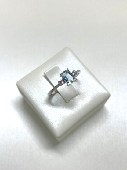 Anello Solitario Acqua Marina e Diamanti