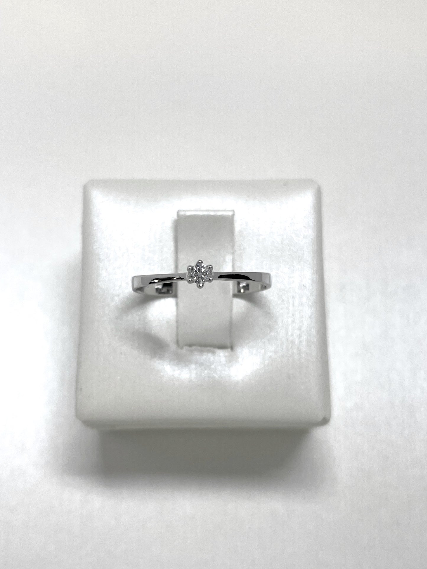 Anello Solitario 6 Griff Oro e Diamanti  0,05 ct.