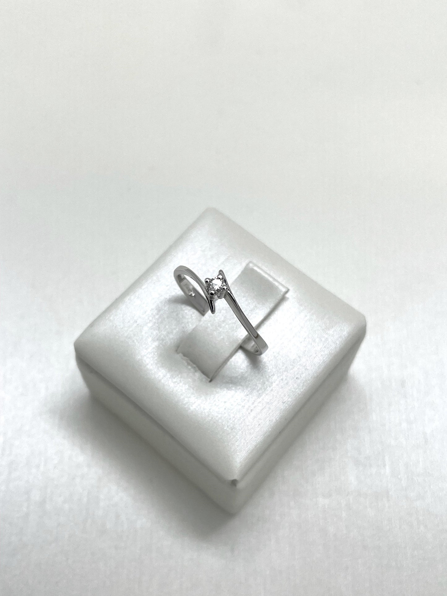 Anello Solitario 6 Griff Oro e Diamanti  0,05 ct.
